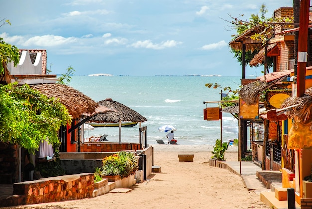 Jericoacoara é uma praia virgem escondida atrás das dunas do litoral oeste de Jijoca de Jericoacoara, Ceará, Brasil.