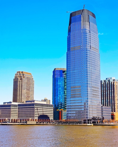 Jersey City, Nova Jersey e Rio Hudson. Vista de Manhattan, Nova York dos EUA. Skyline e paisagem urbana com arranha-céus nos Estados Unidos da América, NYC, EUA. Estrada e arquitetura americana.