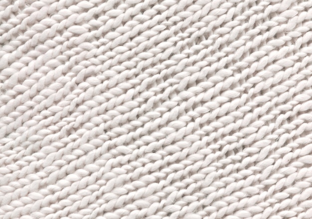 Jersey confeccionado en lana color café de estilo suave. Textura de color arena de tejido cálido de punto ligero.
