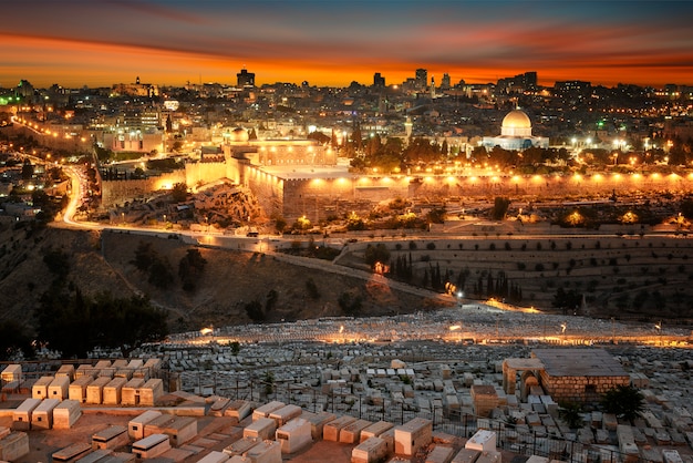 Jerusalem Stadt bei Sonnenuntergang