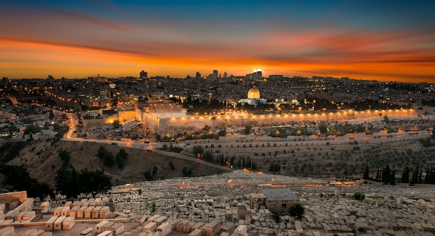 Jerusalem Stadt bei Sonnenuntergang