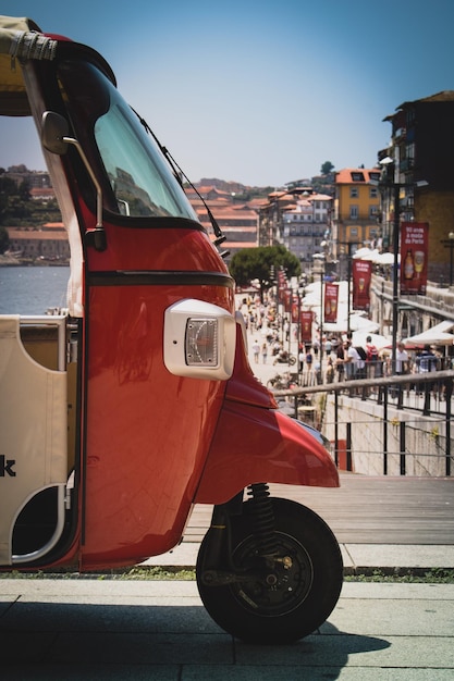 Foto jinrikisha na rua da cidade