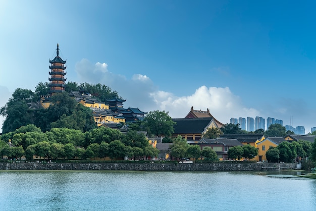 Foto jinshan é um lugar sagrado budista no sul do rio yangtze