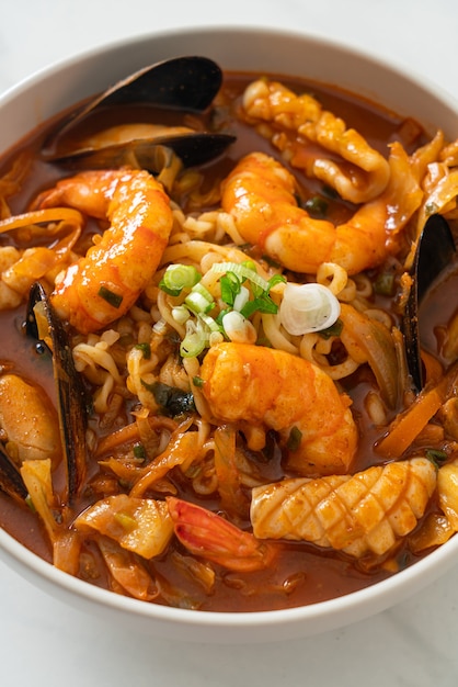 Jjamppong - Sopa de fideos con mariscos coreana - Estilo de comida coreana