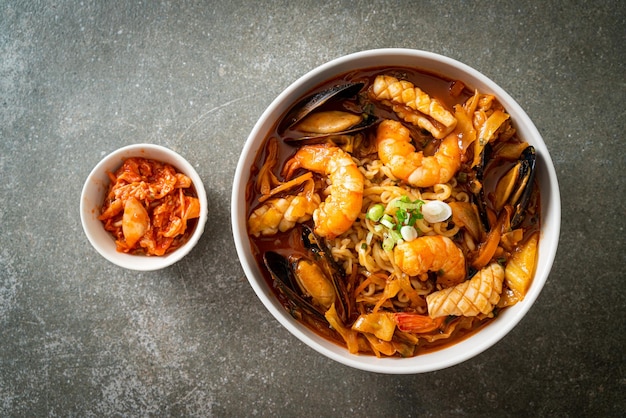 Jjamppong - Sopa de fideos con mariscos coreana - Estilo de comida coreana