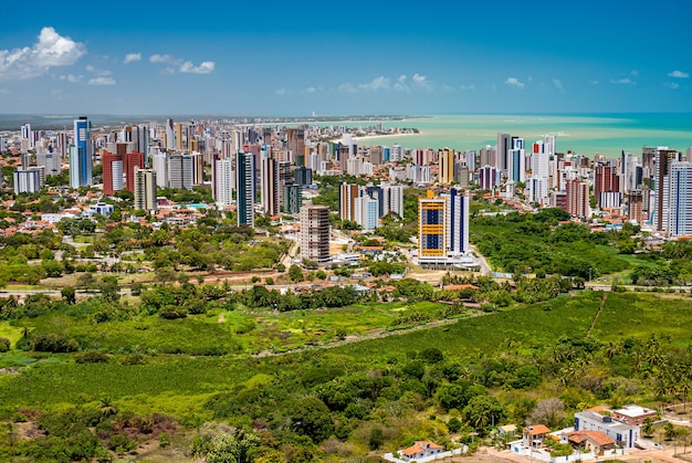 Foto joao pessoa paraiba brasil em 18 de novembro de 2007 edificios e mar