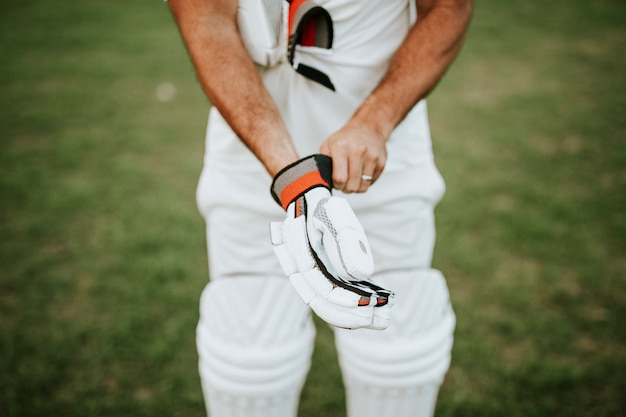 Foto jogador de críquete, preparando-se para jogar