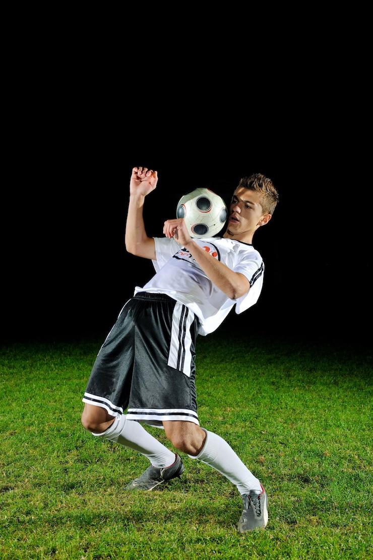 Foto jogador de futebol em ação
