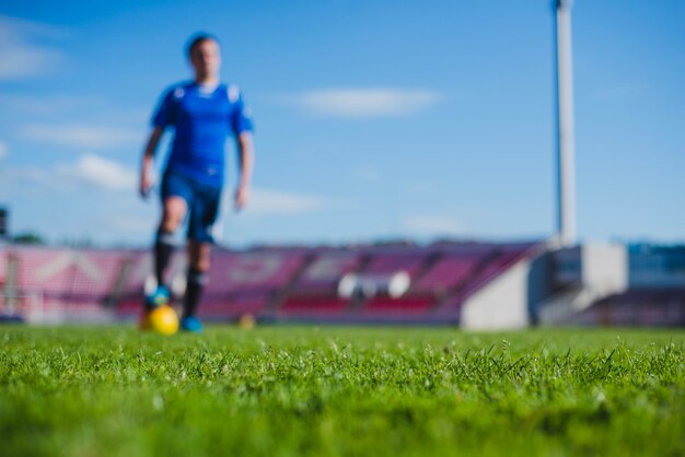 Jogador de futebol embaçado