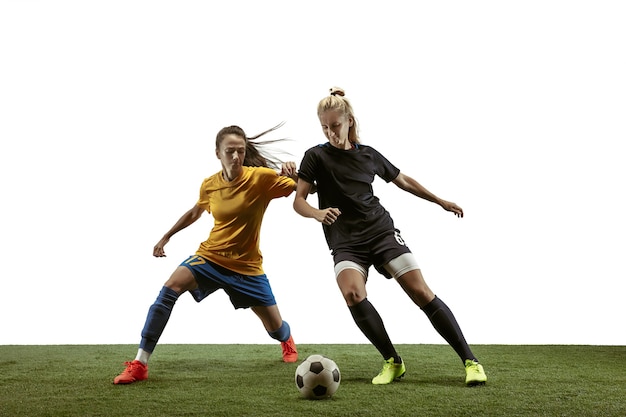 Jogadoras de futebol treinando e treinando no estádio