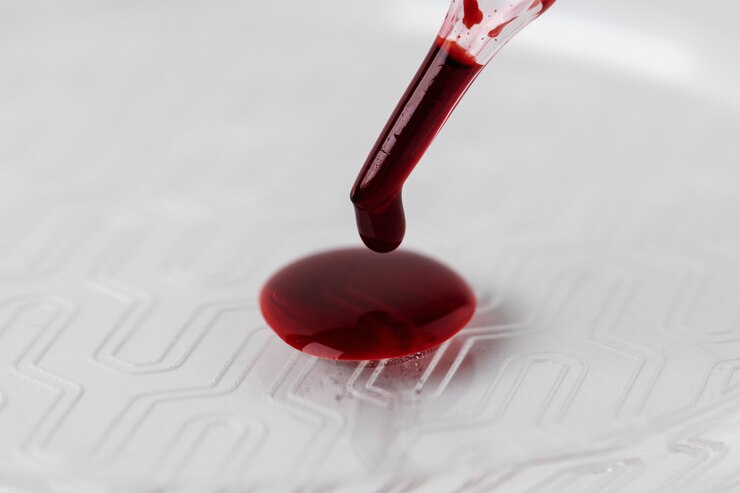 Foto jogando sangue em uma placa de teste