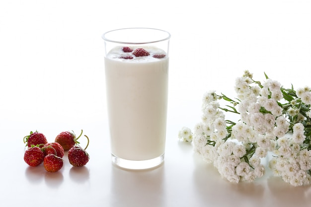 Joghurt mit Erdbeeren