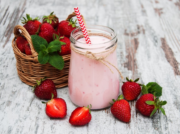 Joghurt mit Erdbeeren