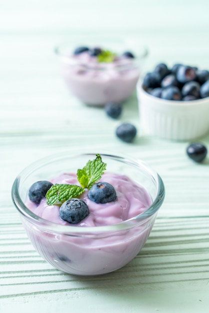 Joghurt mit frischen Blaubeeren