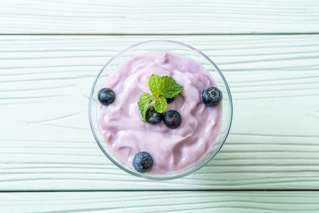 Joghurt mit frischen Blaubeeren