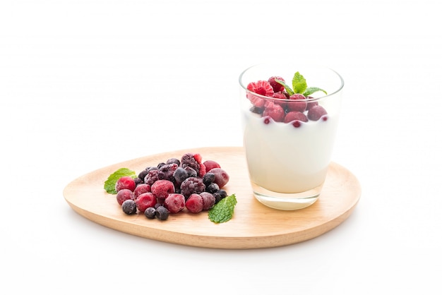 Joghurt mit gemischten Beeren