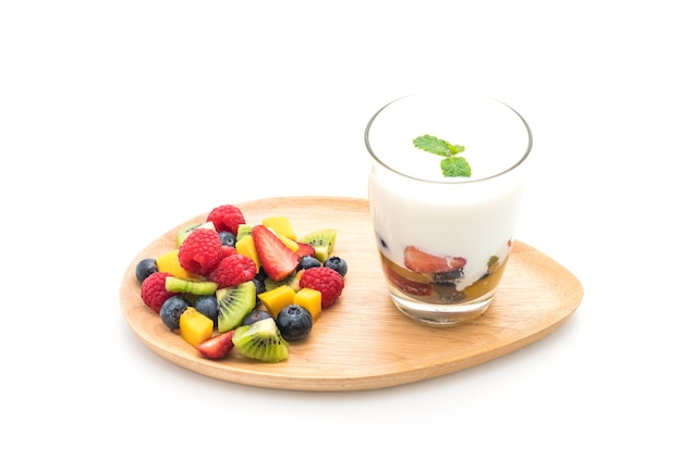 Joghurt mit gemischten Früchten