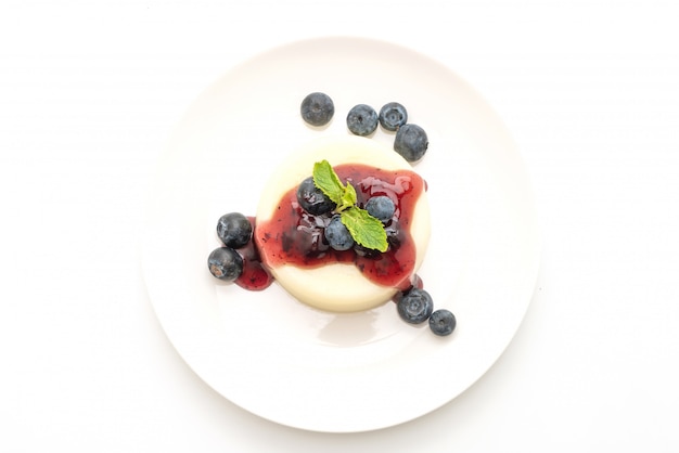 Joghurt Pudding mit frischen Blaubeeren