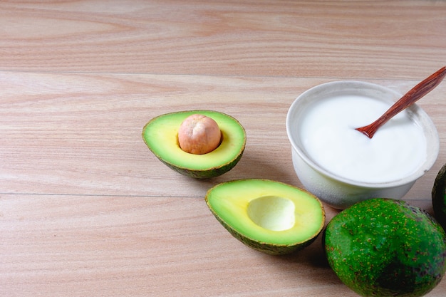 Joghurt und Avocado