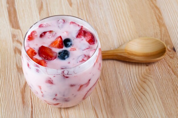 Joghurt und Erdbeeren