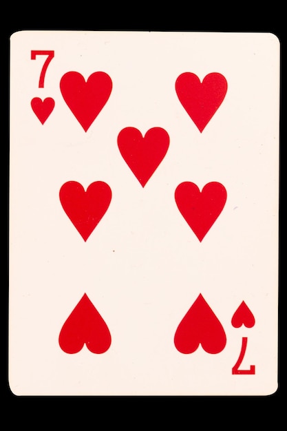 Foto jogo de cartas 7 coração isolado em fundo branco