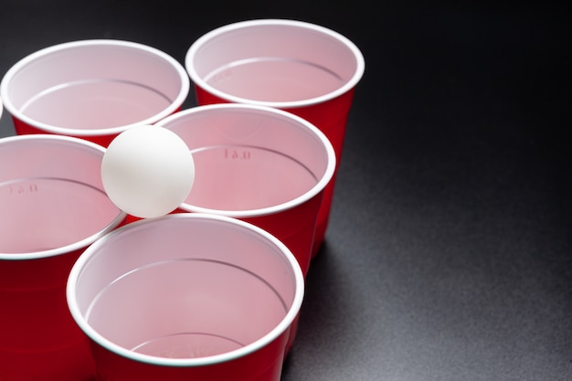 Jogo de cerveja pong da faculdade