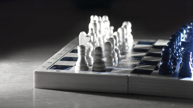 Jogo de xadrez. composição abstrata de figuras de xadrez.