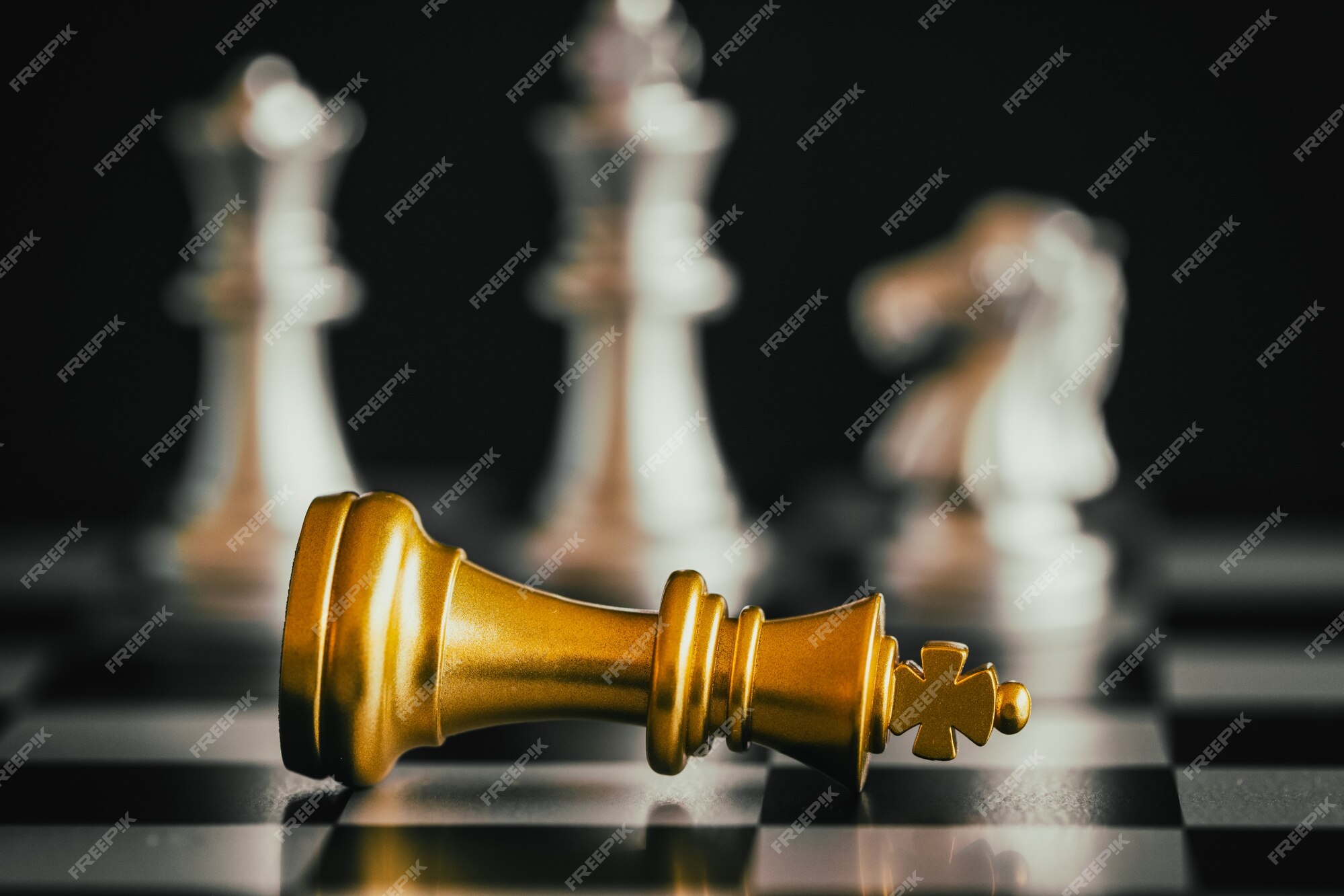 Jogo do desafio da inteligência da batalha da xadrez da estratégia no  tabuleiro de xadrez., Foto Premium