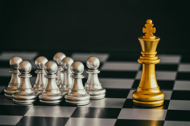 Jogo do desafio da inteligência da batalha da xadrez da estratégia no tabuleiro de xadrez.