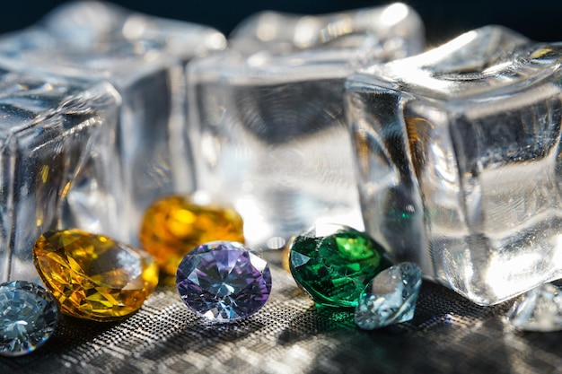 joia de safira natural ou gemas na coleção de cores de brilho preto de muitos diferentes naturais