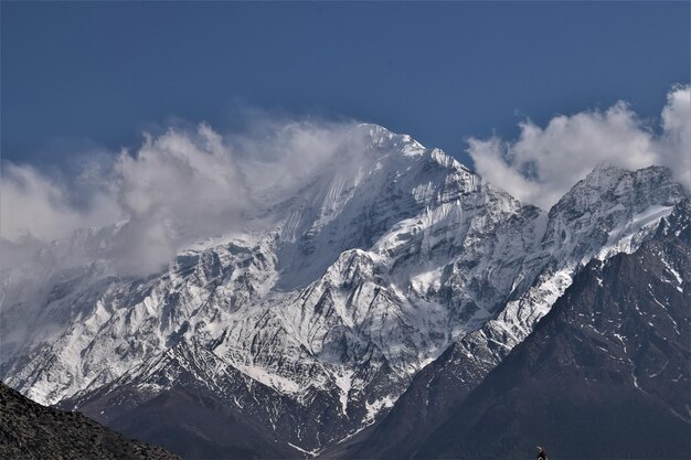 Foto jomsom de la montaña nilgiri en nepal