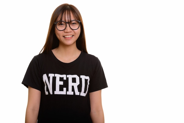 Jovem adolescente nerd asiática feliz sorrindo