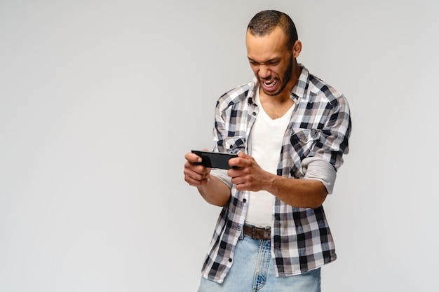 Foto jovem afro-americano com camisa casual