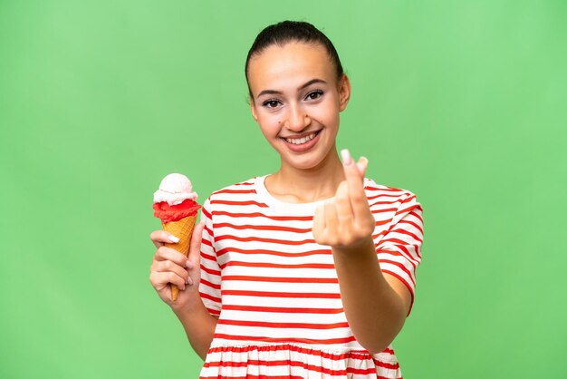 Jovem árabe com um sorvete de corneta sobre fundo isolado fazendo gesto de dinheiro