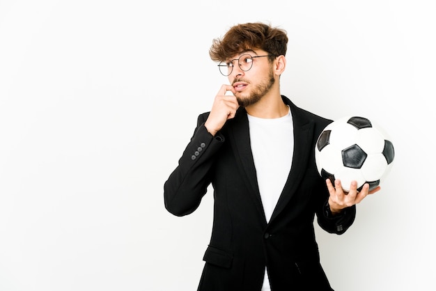 Foto jovem árabe expressando emoções isolado