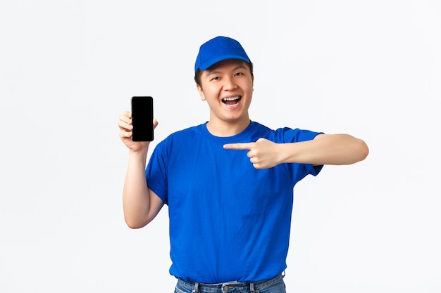 Jovem asiático posando no estúdio