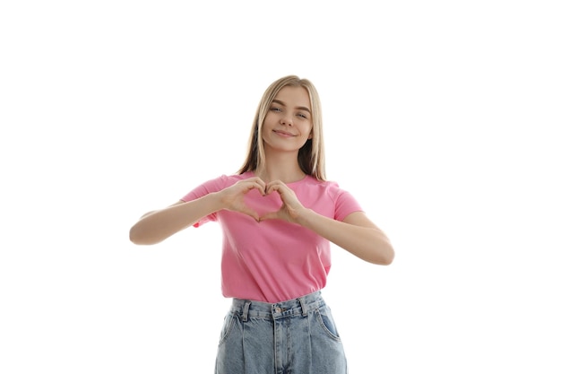 Jovem atraente isolada em um fundo branco