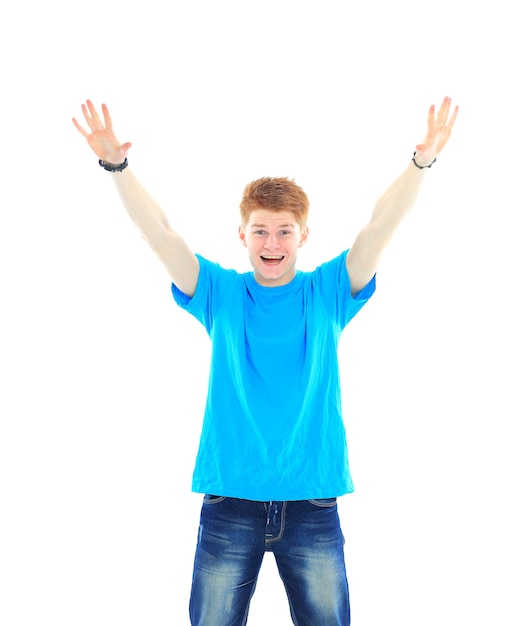 Foto jovem atraente sorriso feliz e expressando o conceito de sucesso e vitória, segurando os braços e as mãos levantadas, isolado sobre o fundo branco