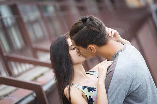 Jovem casal apaixonado