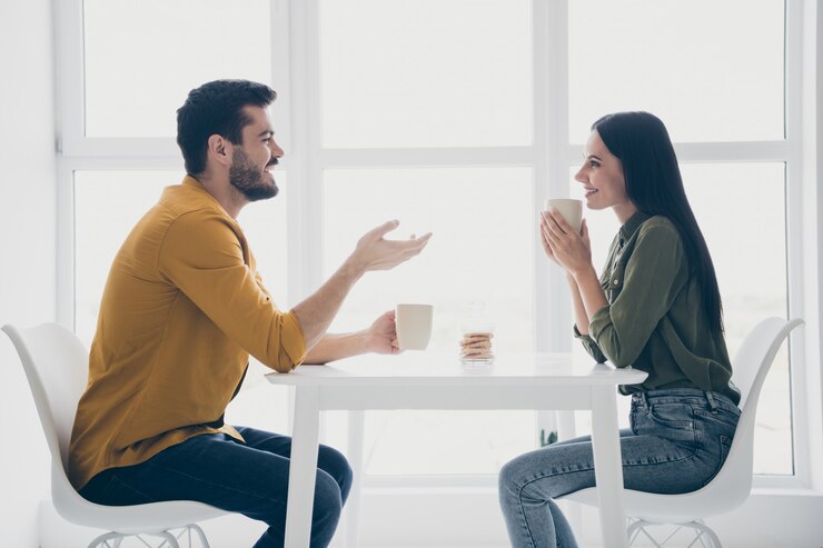 jovem casal em casa