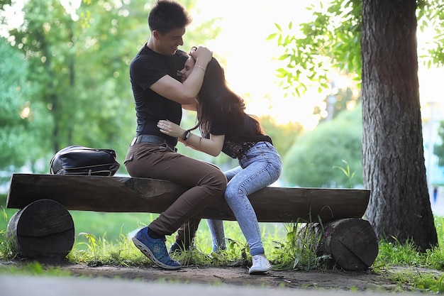 Jovem casal no primeiro encontro