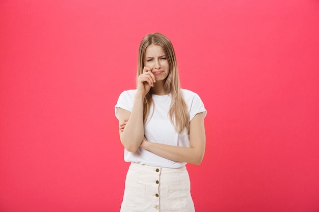 Jovem, caucasiano, mulher, sobre, isolado, fundo, deprimido, e, preocupação, para, aflição