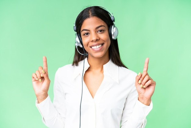 Jovem e bonita mulher afro-americana