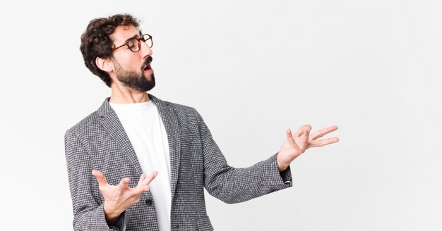 jovem elegante, realizando ópera ou cantando em um concerto ou show