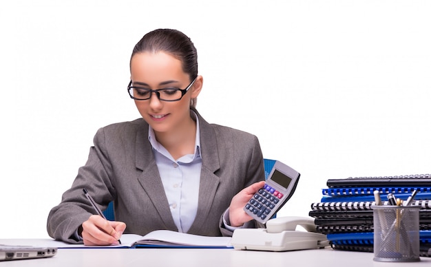 Foto jovem empresária no escritório isolado