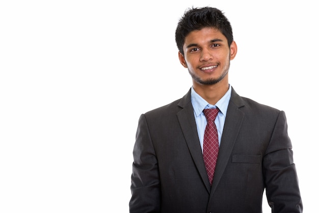 jovem empresário indiano feliz sorrindo