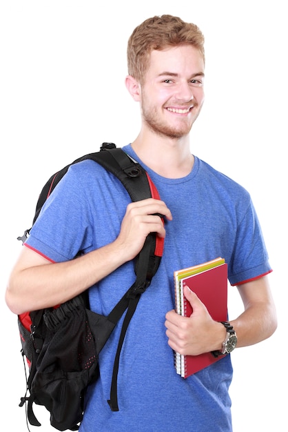 Jovem estudante do sexo masculino com livros