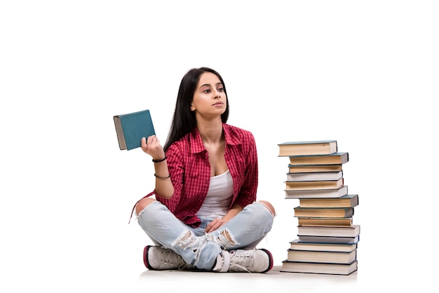 Jovem estudante feminino se preparando para os exames