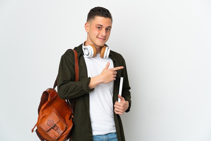Foto jovem estudante sobre fundo isolado