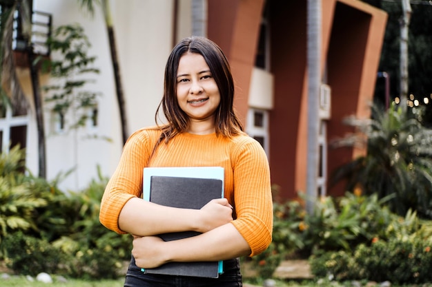 jovem estudante universitário